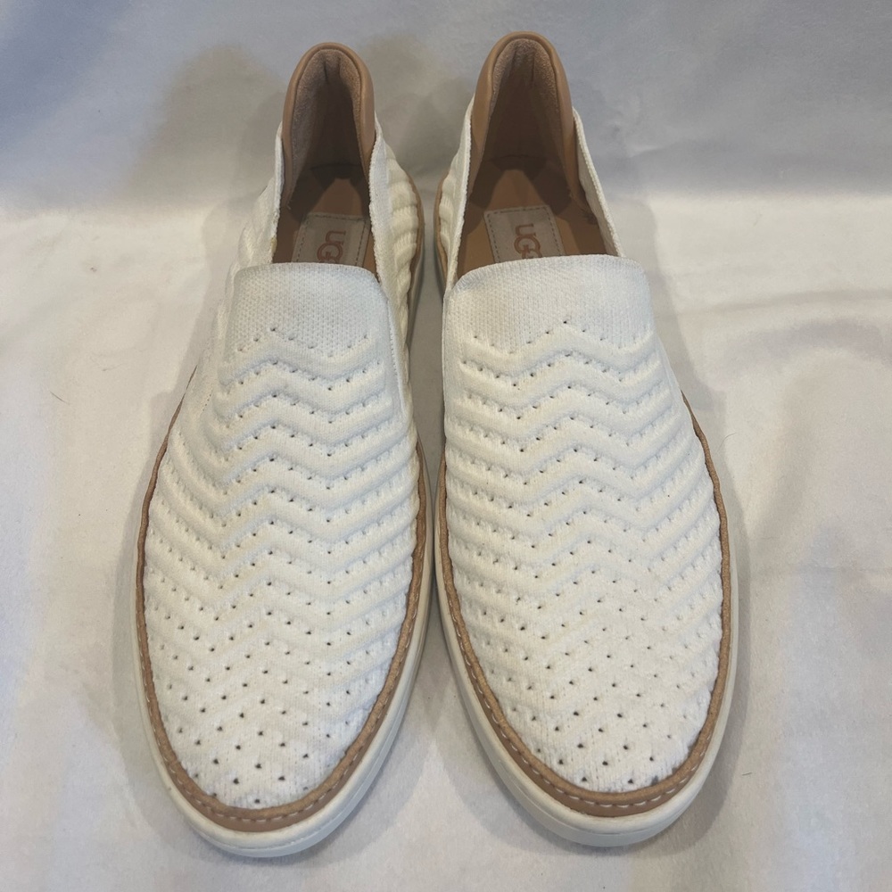 Women’s UGG Sammy White slip on knit shoe sneaker size 8.5